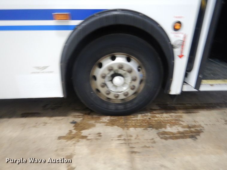 image for item HS9380 2006 New Flyer D40LF  shuttle bus