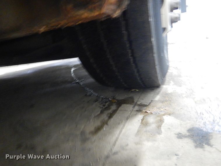 image for item HS9380 2006 New Flyer D40LF  shuttle bus