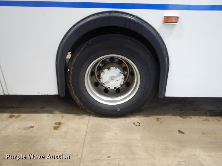 image for item HS9380 2006 New Flyer D40LF  shuttle bus