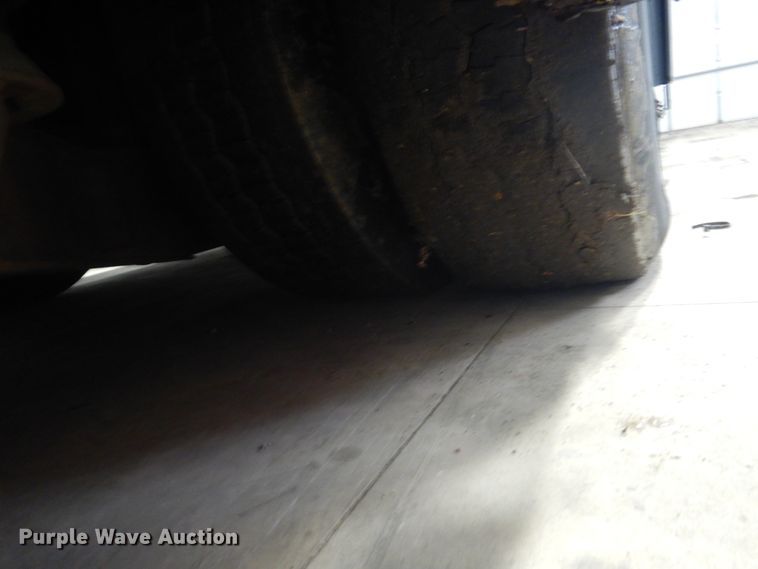 image for item HS9380 2006 New Flyer D40LF  shuttle bus