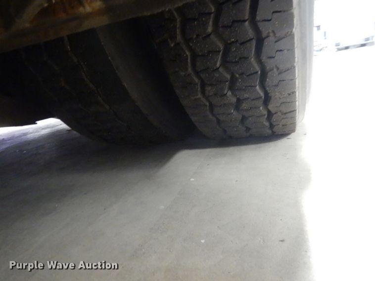 image for item HS9380 2006 New Flyer D40LF  shuttle bus