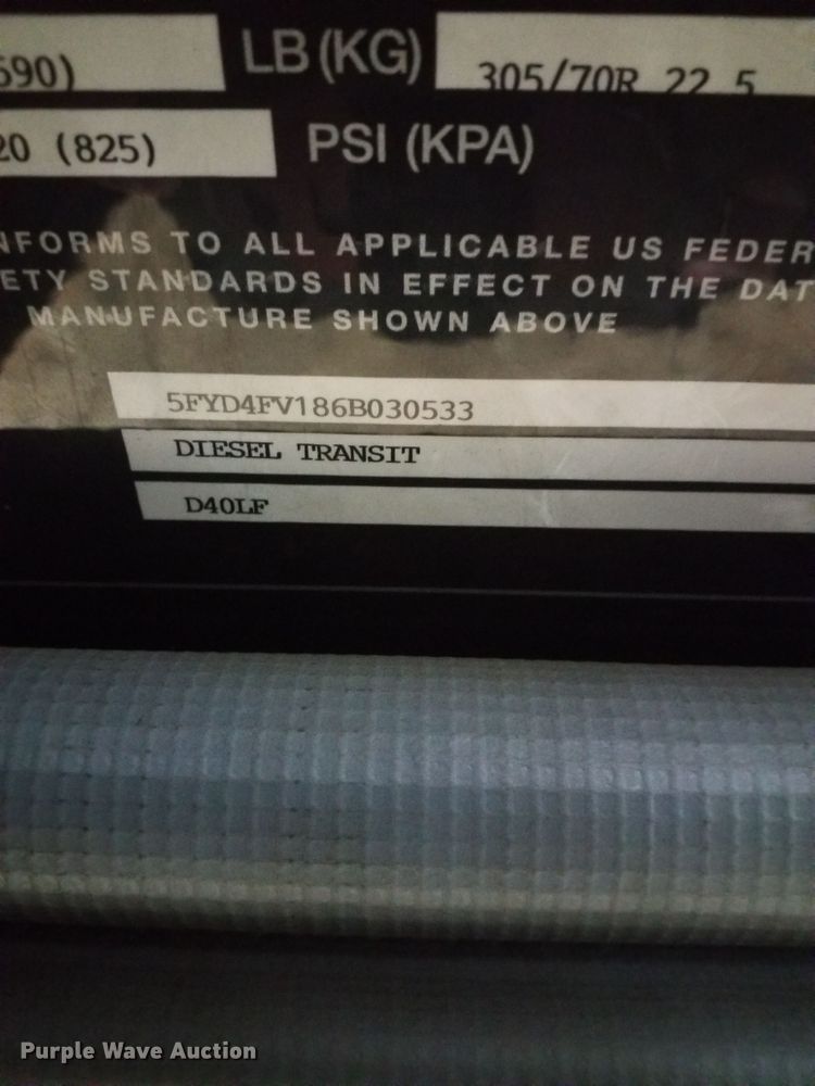 image for item HS9380 2006 New Flyer D40LF  shuttle bus