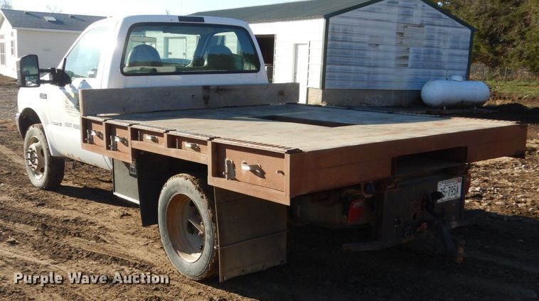 image for item HS9437 2004 Ford F450 Super Duty  flatbed truck