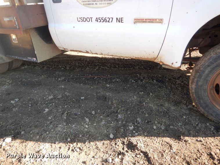 image for item HS9437 2004 Ford F450 Super Duty  flatbed truck