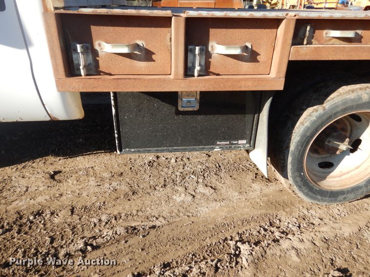 image for item HS9437 2004 Ford F450 Super Duty  flatbed truck