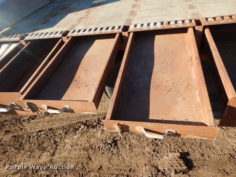 image for item HS9437 2004 Ford F450 Super Duty  flatbed truck