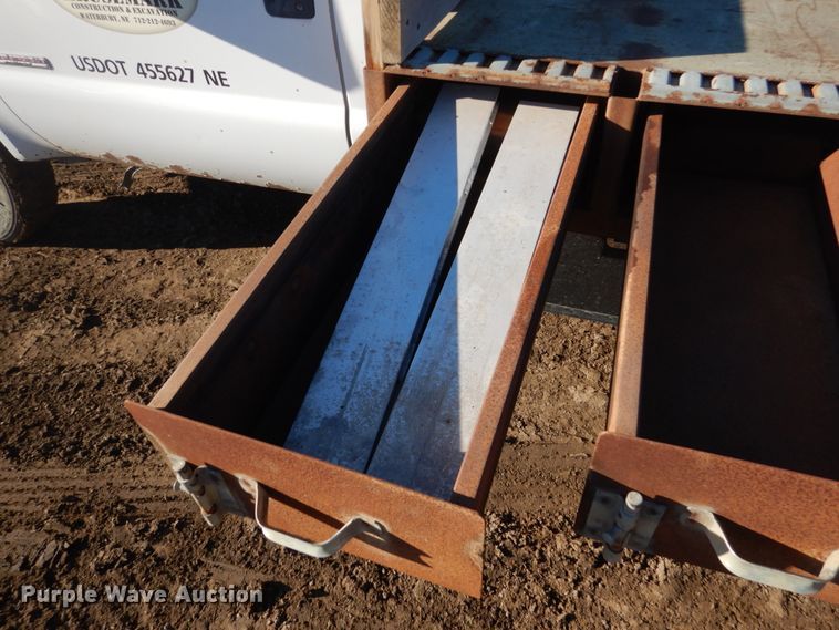 image for item HS9437 2004 Ford F450 Super Duty  flatbed truck