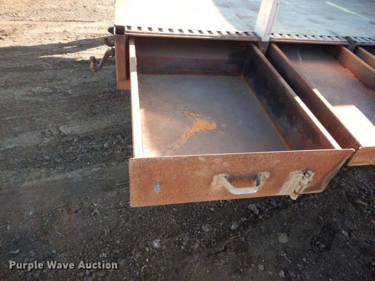 image for item HS9437 2004 Ford F450 Super Duty  flatbed truck