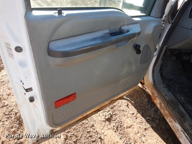 image for item HS9437 2004 Ford F450 Super Duty  flatbed truck