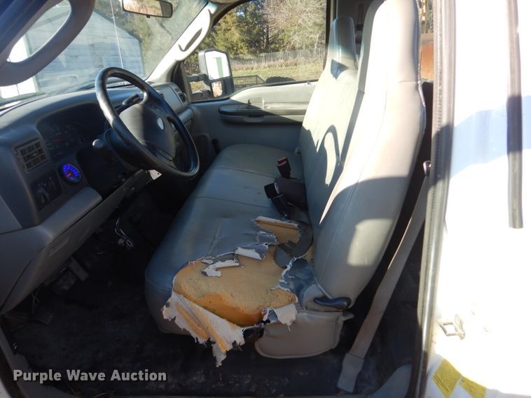 image for item HS9437 2004 Ford F450 Super Duty  flatbed truck