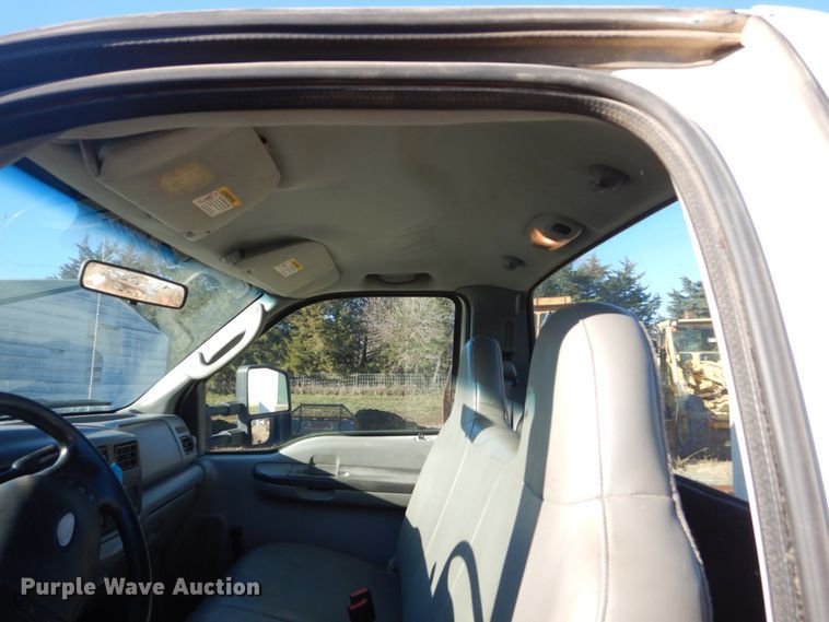 image for item HS9437 2004 Ford F450 Super Duty  flatbed truck