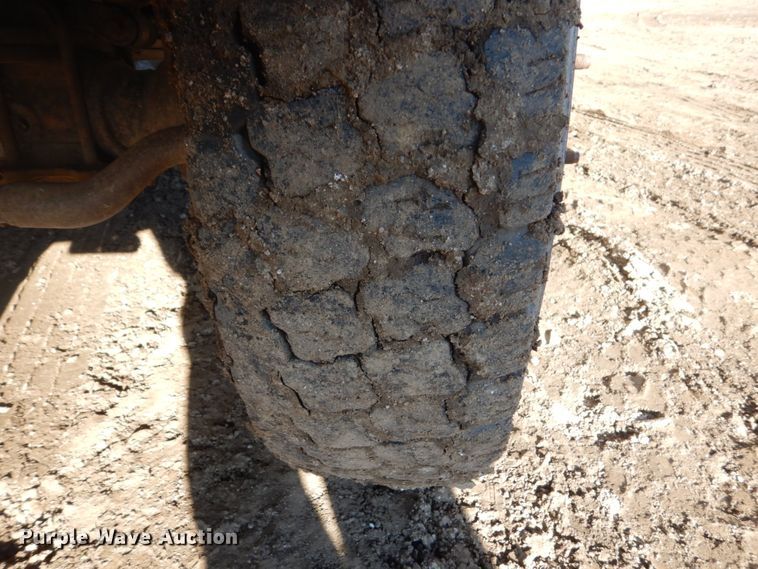 image for item HS9437 2004 Ford F450 Super Duty  flatbed truck