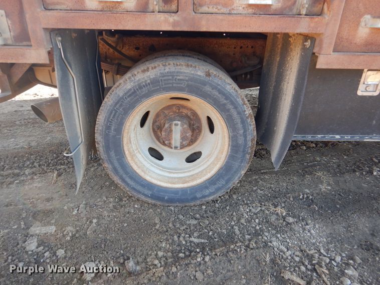 image for item HS9437 2004 Ford F450 Super Duty  flatbed truck