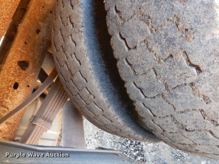 image for item HS9437 2004 Ford F450 Super Duty  flatbed truck