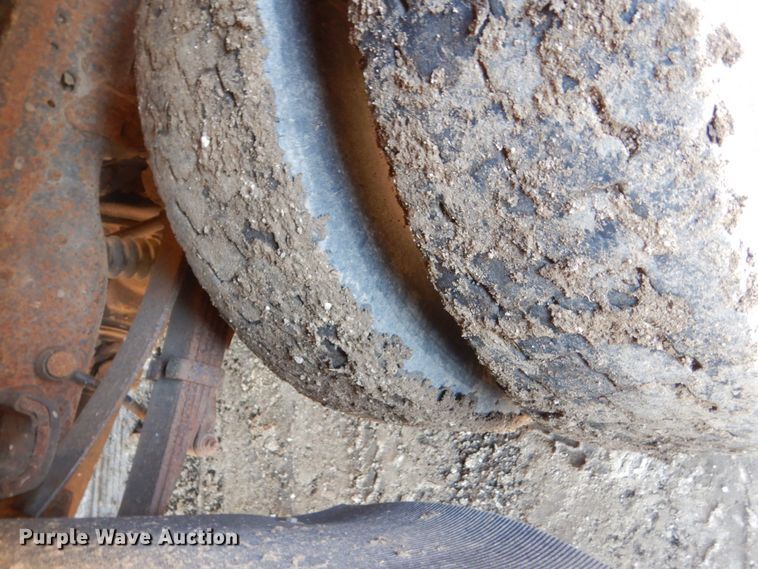 image for item HS9437 2004 Ford F450 Super Duty  flatbed truck