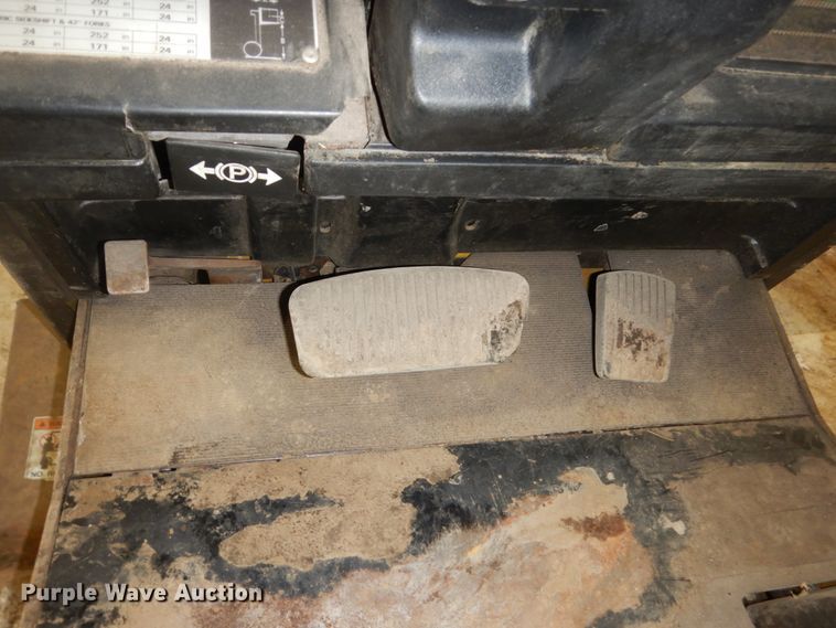 image for item HS9446 Yale ERC040RGN36TQ088  forklift