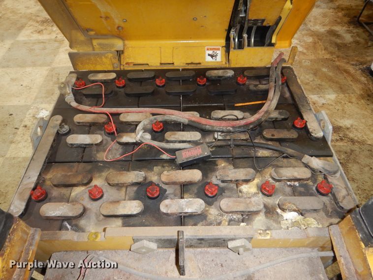 image for item HS9446 Yale ERC040RGN36TQ088  forklift