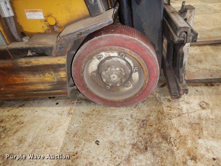 image for item HS9446 Yale ERC040RGN36TQ088  forklift