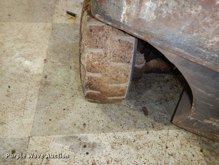 image for item HS9446 Yale ERC040RGN36TQ088  forklift