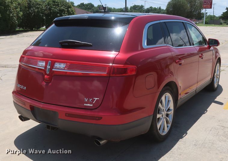 image for item HT9551 2010 Lincoln MKT  SUV