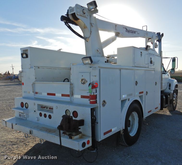 image for item HU9653 1997 GMC C6500  service truck with crane