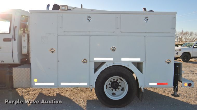 image for item HU9653 1997 GMC C6500  service truck with crane