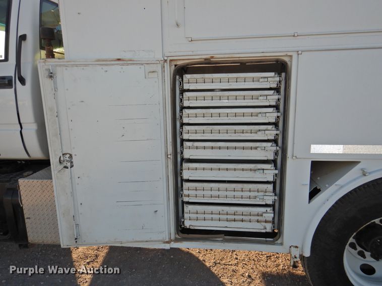 image for item HU9653 1997 GMC C6500  service truck with crane