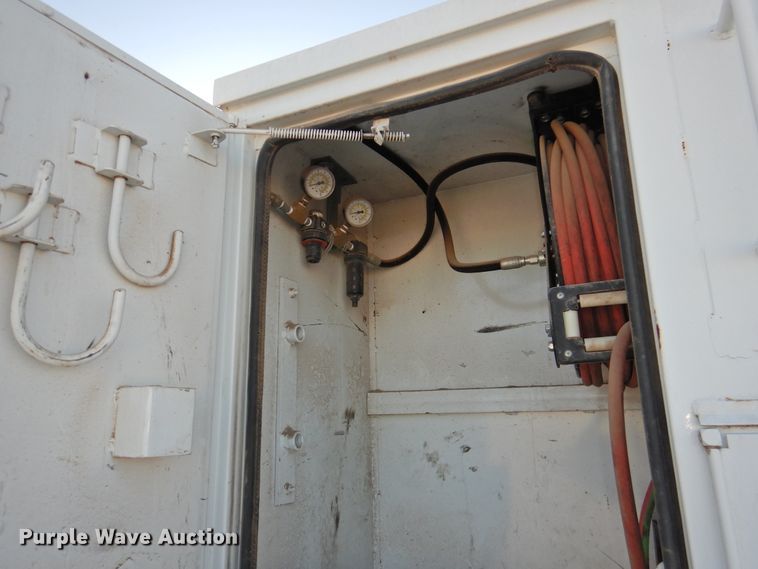 image for item HU9653 1997 GMC C6500  service truck with crane