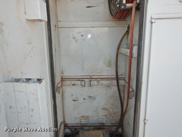 image for item HU9653 1997 GMC C6500  service truck with crane