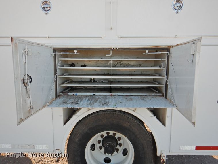 image for item HU9653 1997 GMC C6500  service truck with crane