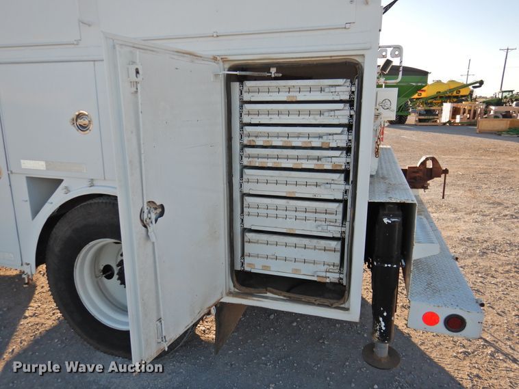 image for item HU9653 1997 GMC C6500  service truck with crane