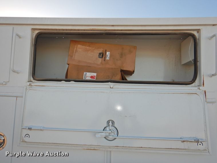 image for item HU9653 1997 GMC C6500  service truck with crane