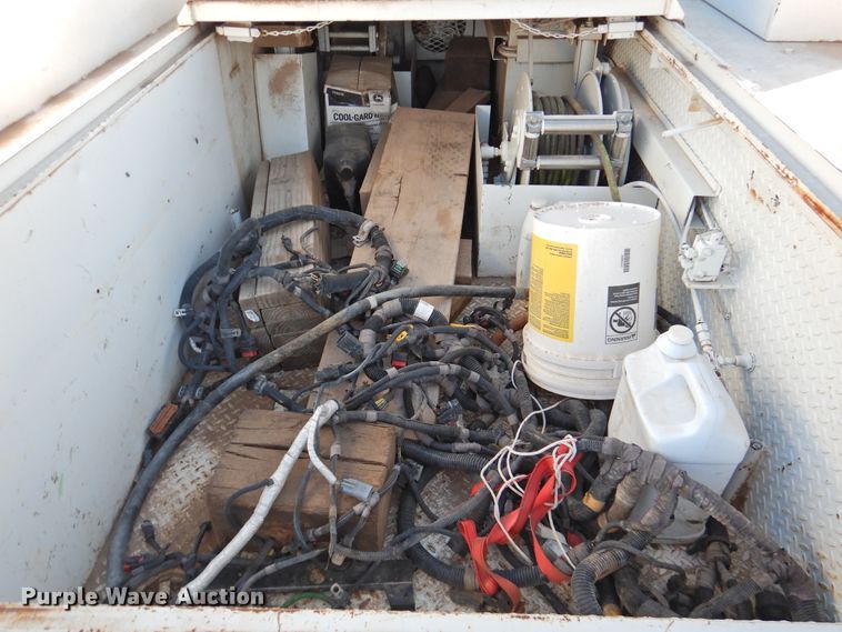 image for item HU9653 1997 GMC C6500  service truck with crane