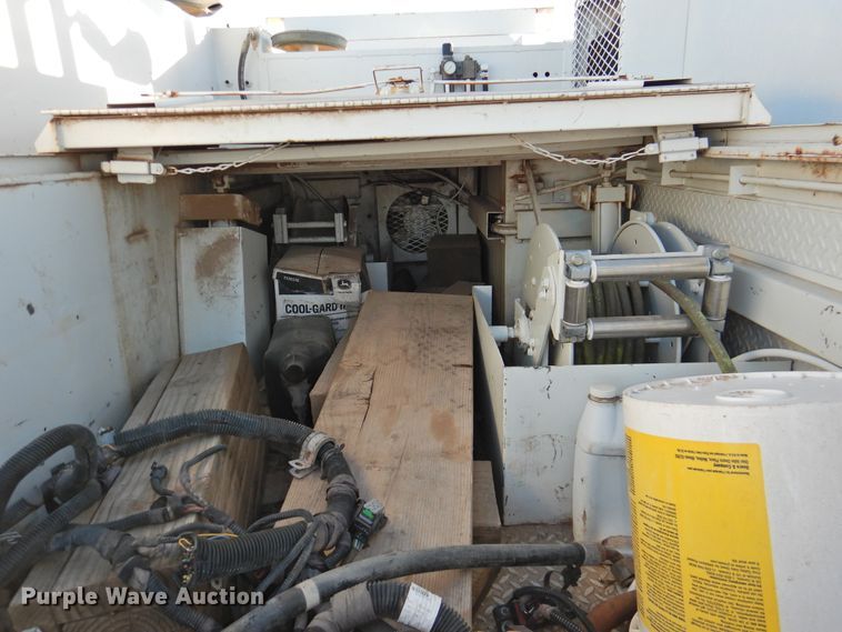 image for item HU9653 1997 GMC C6500  service truck with crane