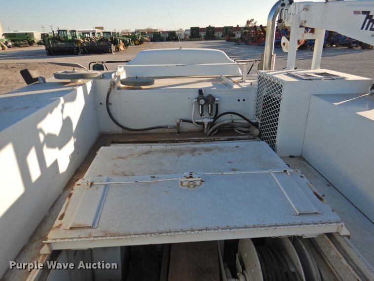 image for item HU9653 1997 GMC C6500  service truck with crane