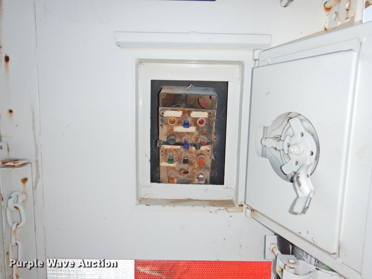 image for item HU9653 1997 GMC C6500  service truck with crane