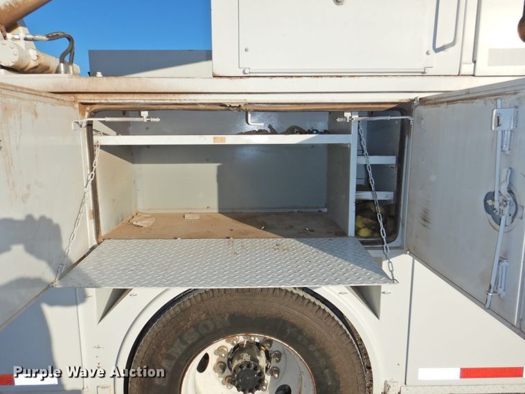 image for item HU9653 1997 GMC C6500  service truck with crane