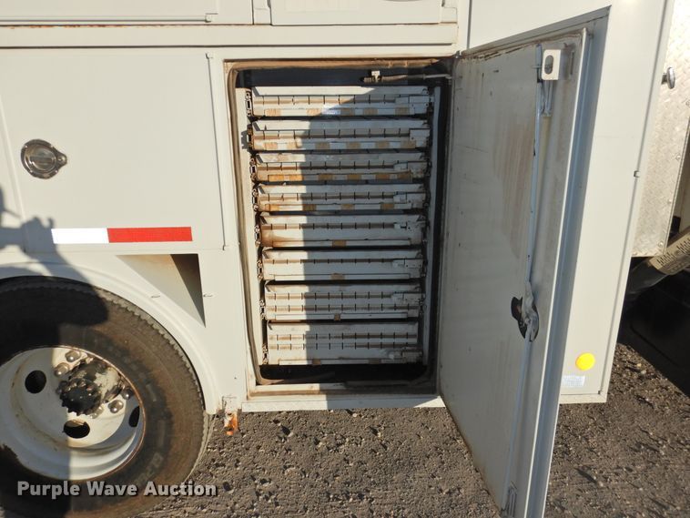 image for item HU9653 1997 GMC C6500  service truck with crane