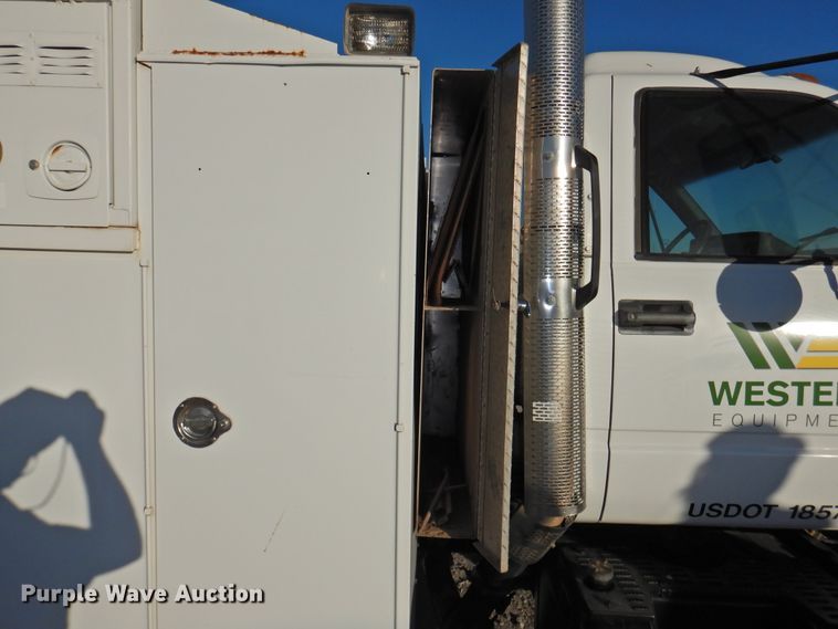 image for item HU9653 1997 GMC C6500  service truck with crane