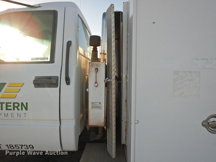 image for item HU9653 1997 GMC C6500  service truck with crane