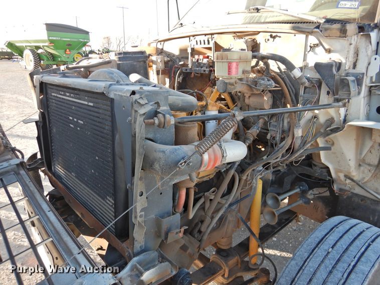 image for item HU9653 1997 GMC C6500  service truck with crane