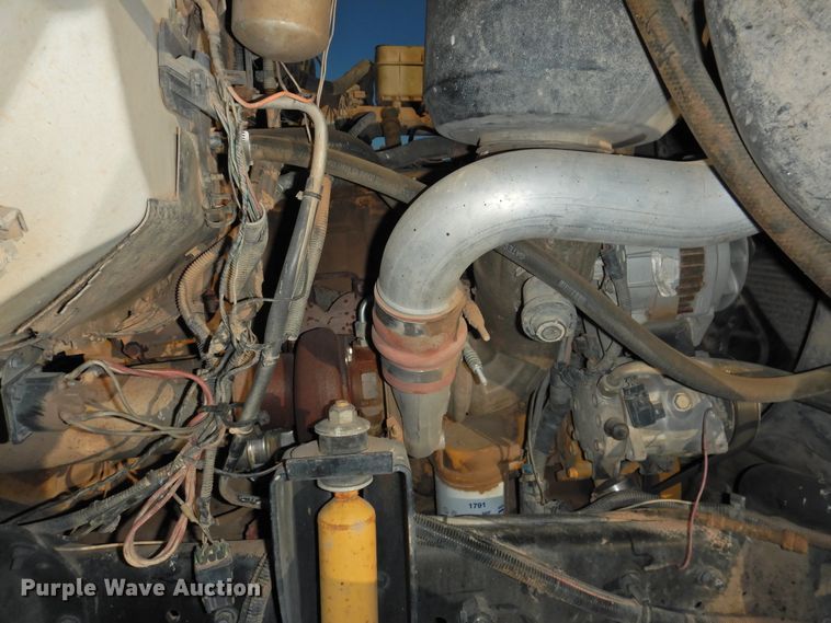 image for item HU9653 1997 GMC C6500  service truck with crane