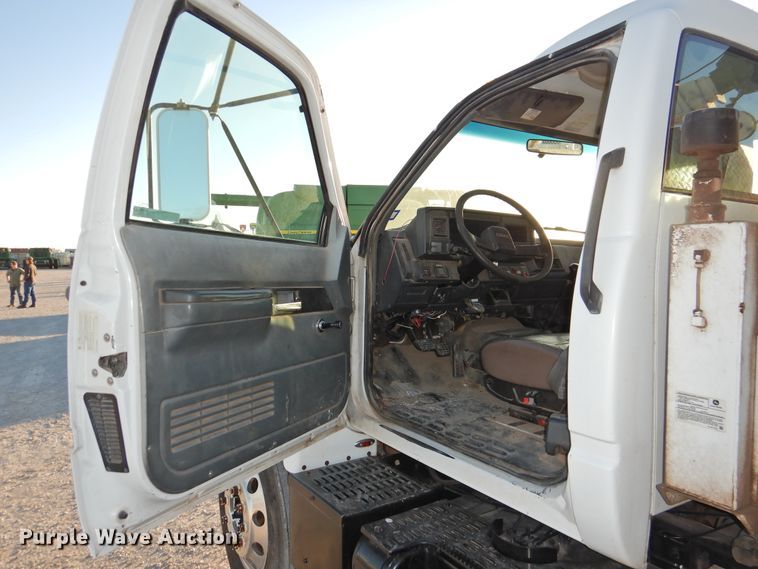 image for item HU9653 1997 GMC C6500  service truck with crane