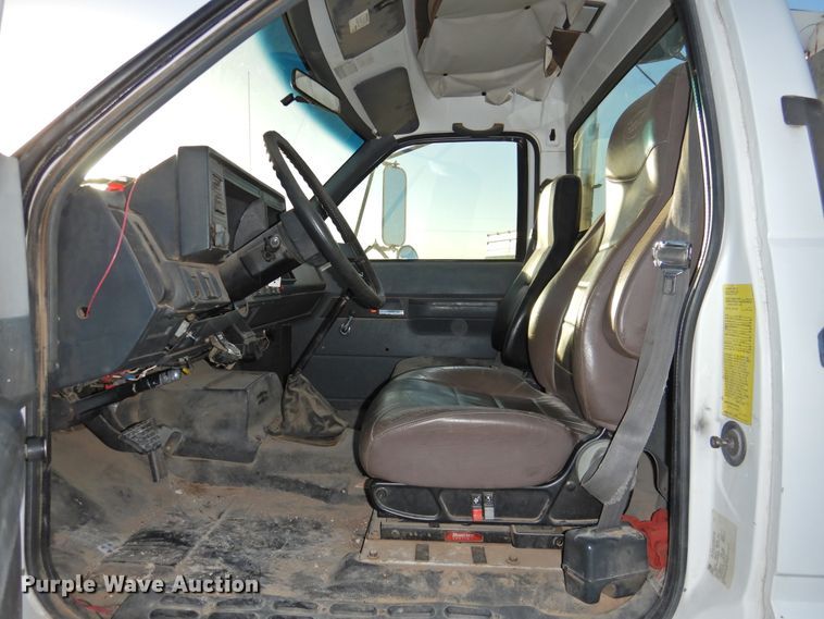 image for item HU9653 1997 GMC C6500  service truck with crane