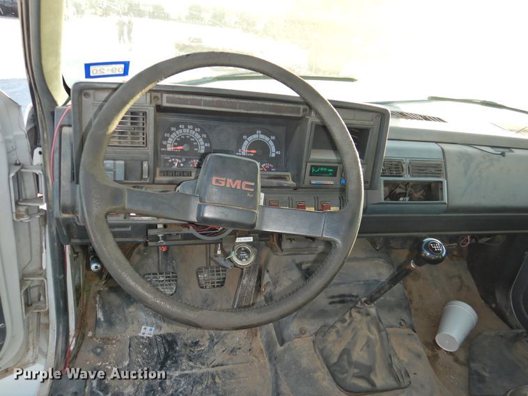 image for item HU9653 1997 GMC C6500  service truck with crane