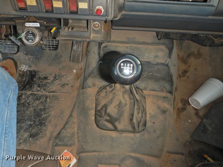 image for item HU9653 1997 GMC C6500  service truck with crane