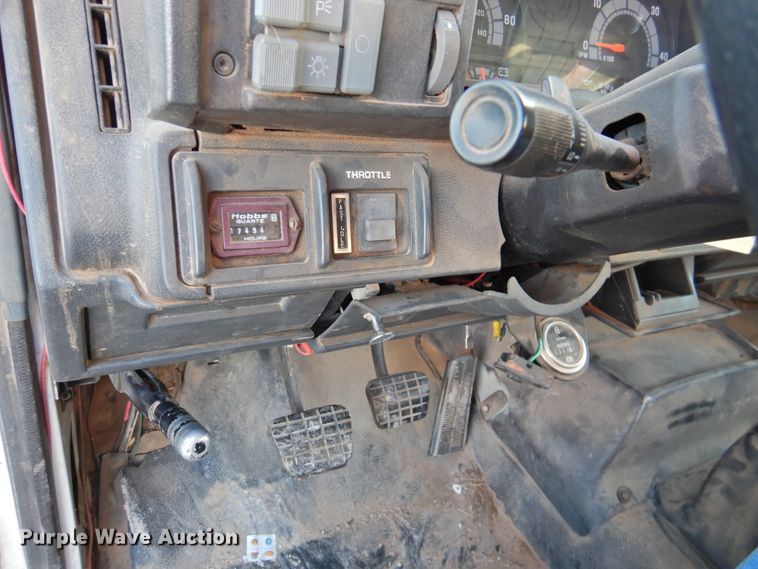 image for item HU9653 1997 GMC C6500  service truck with crane