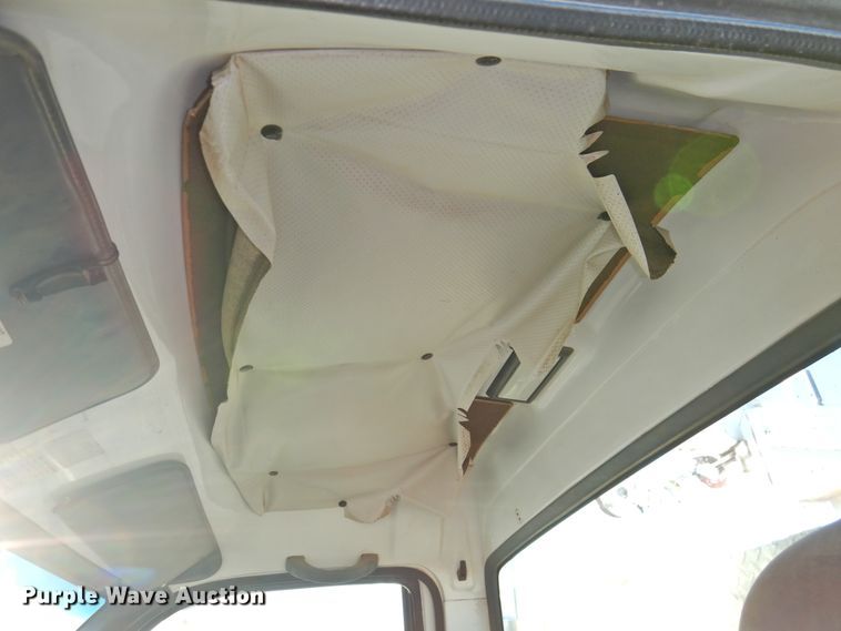 image for item HU9653 1997 GMC C6500  service truck with crane