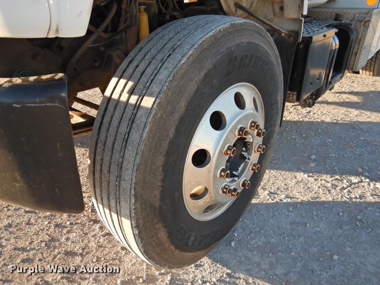 image for item HU9653 1997 GMC C6500  service truck with crane