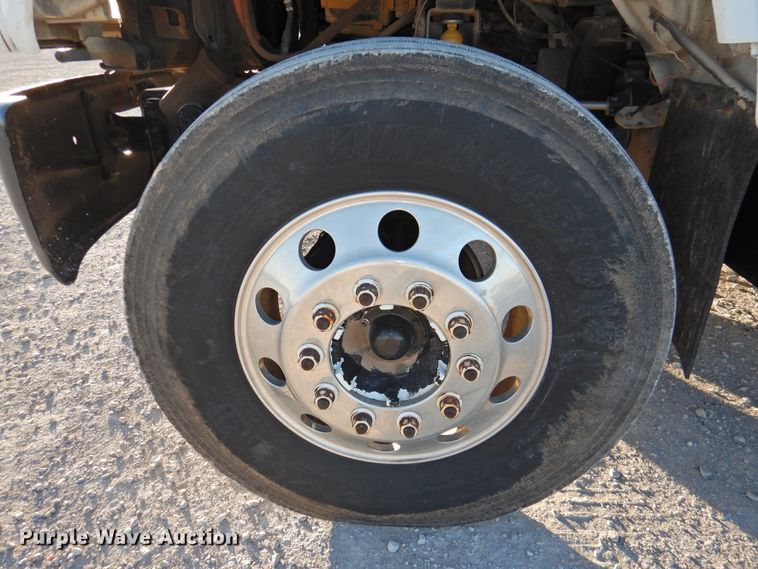 image for item HU9653 1997 GMC C6500  service truck with crane